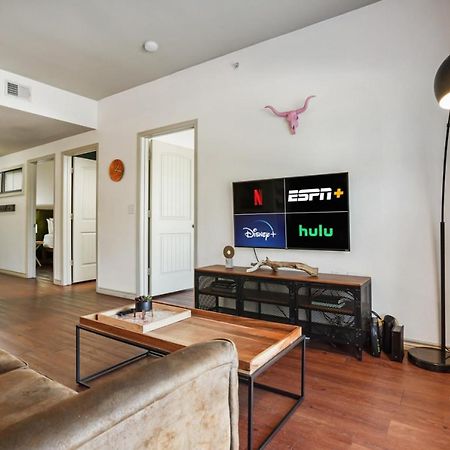 オースティンStylish 4Br With Smart Tv And Free Garage Parkingアパートメント エクステリア 写真