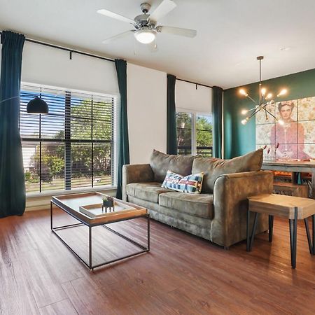 オースティンStylish 4Br With Smart Tv And Free Garage Parkingアパートメント エクステリア 写真