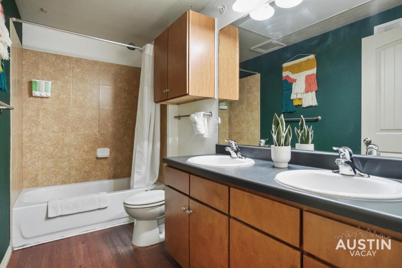 オースティンStylish 4Br With Smart Tv And Free Garage Parkingアパートメント エクステリア 写真