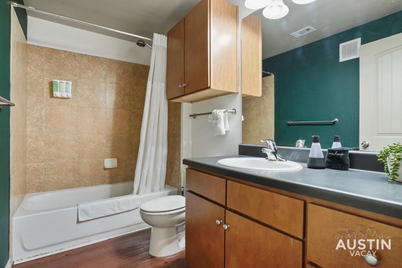 オースティンStylish 4Br With Smart Tv And Free Garage Parkingアパートメント エクステリア 写真