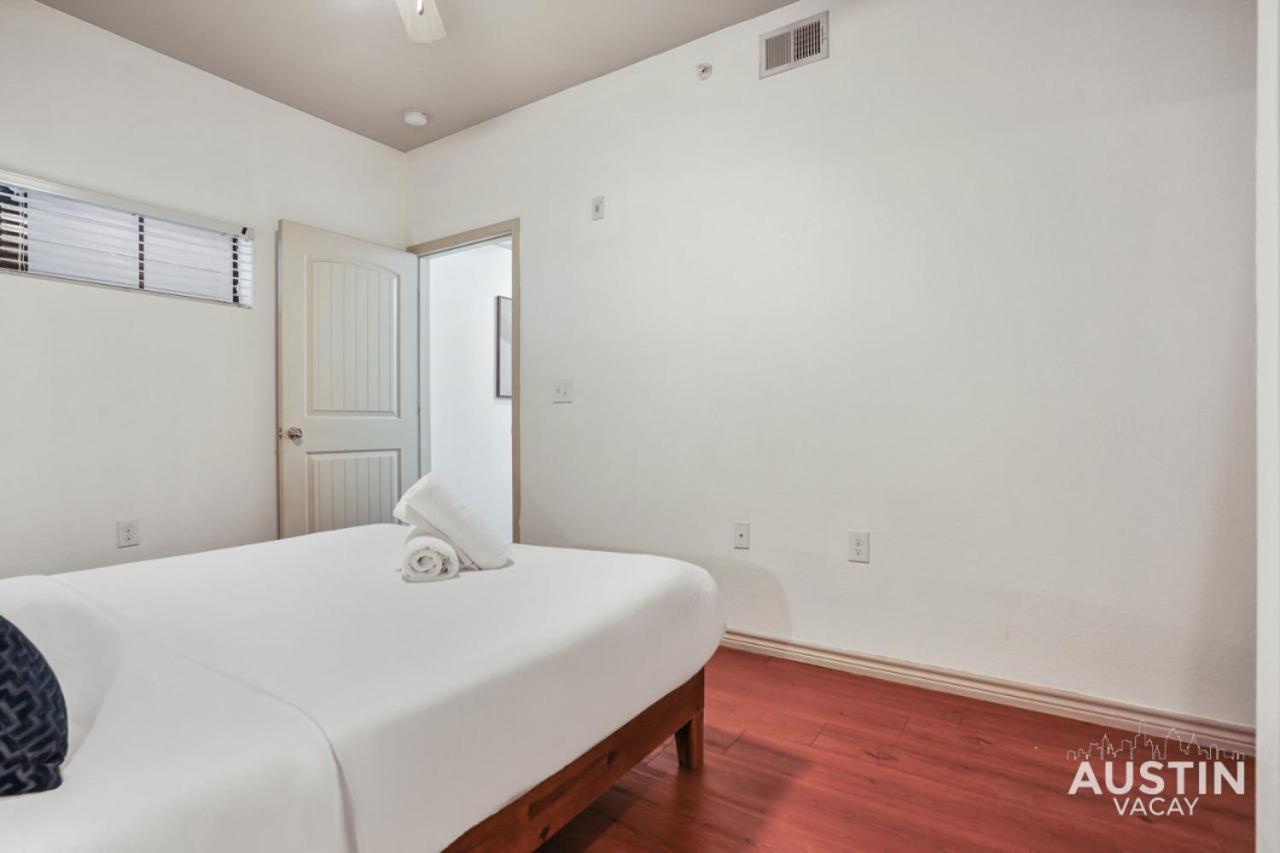 オースティンStylish 4Br With Smart Tv And Free Garage Parkingアパートメント エクステリア 写真